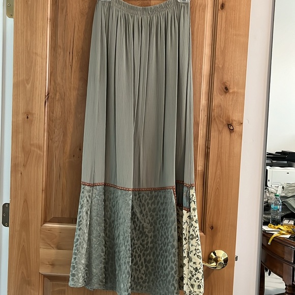 Spencer Alexis two-piece skirt set - Picture 5 of 6